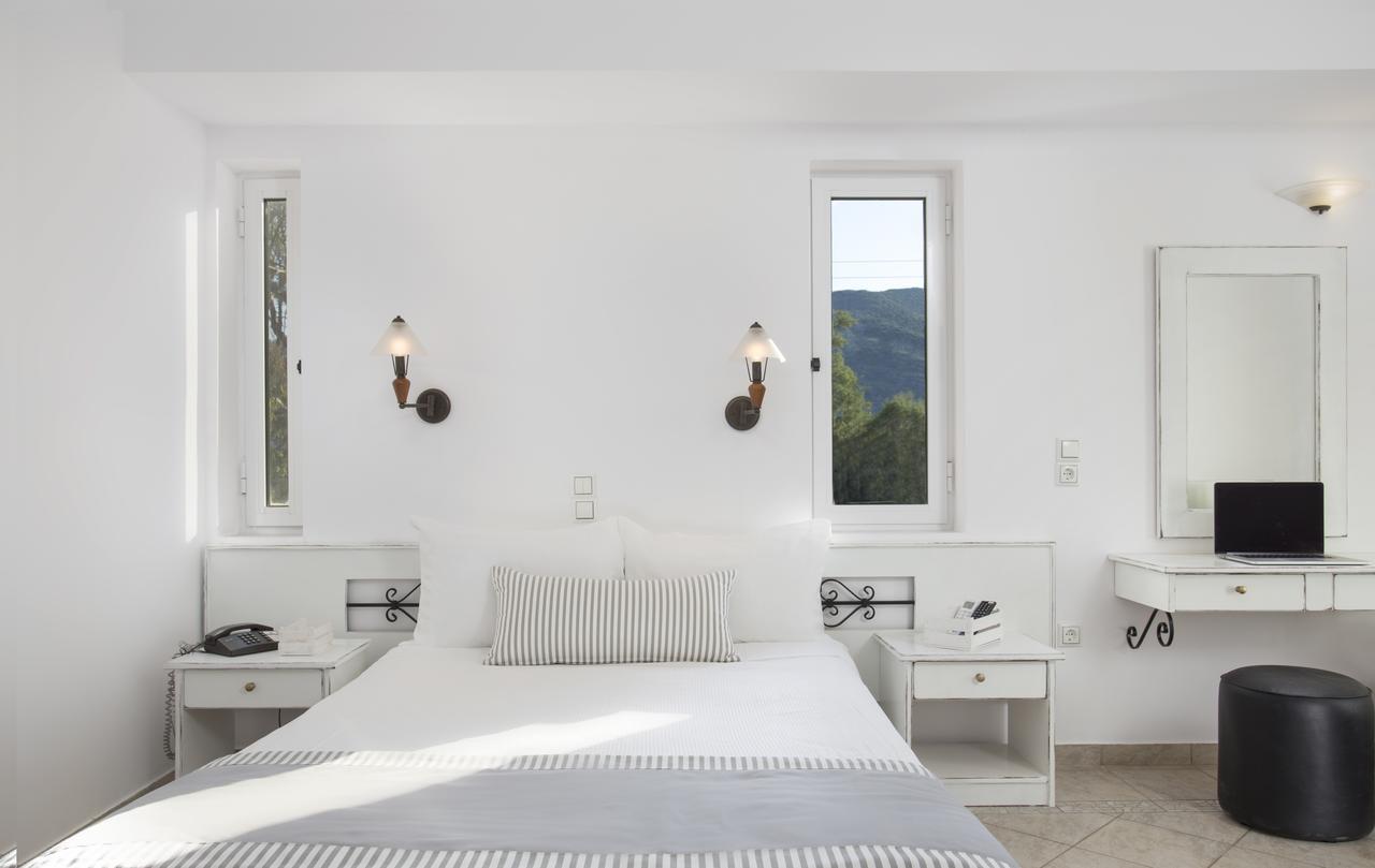 Iris Beach Hotel Monemvasia Extérieur photo